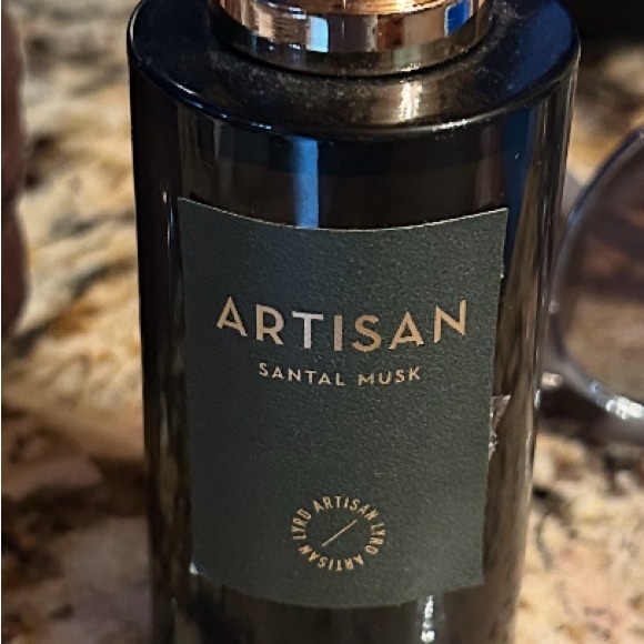 Avon lyrd Artisan santal musk